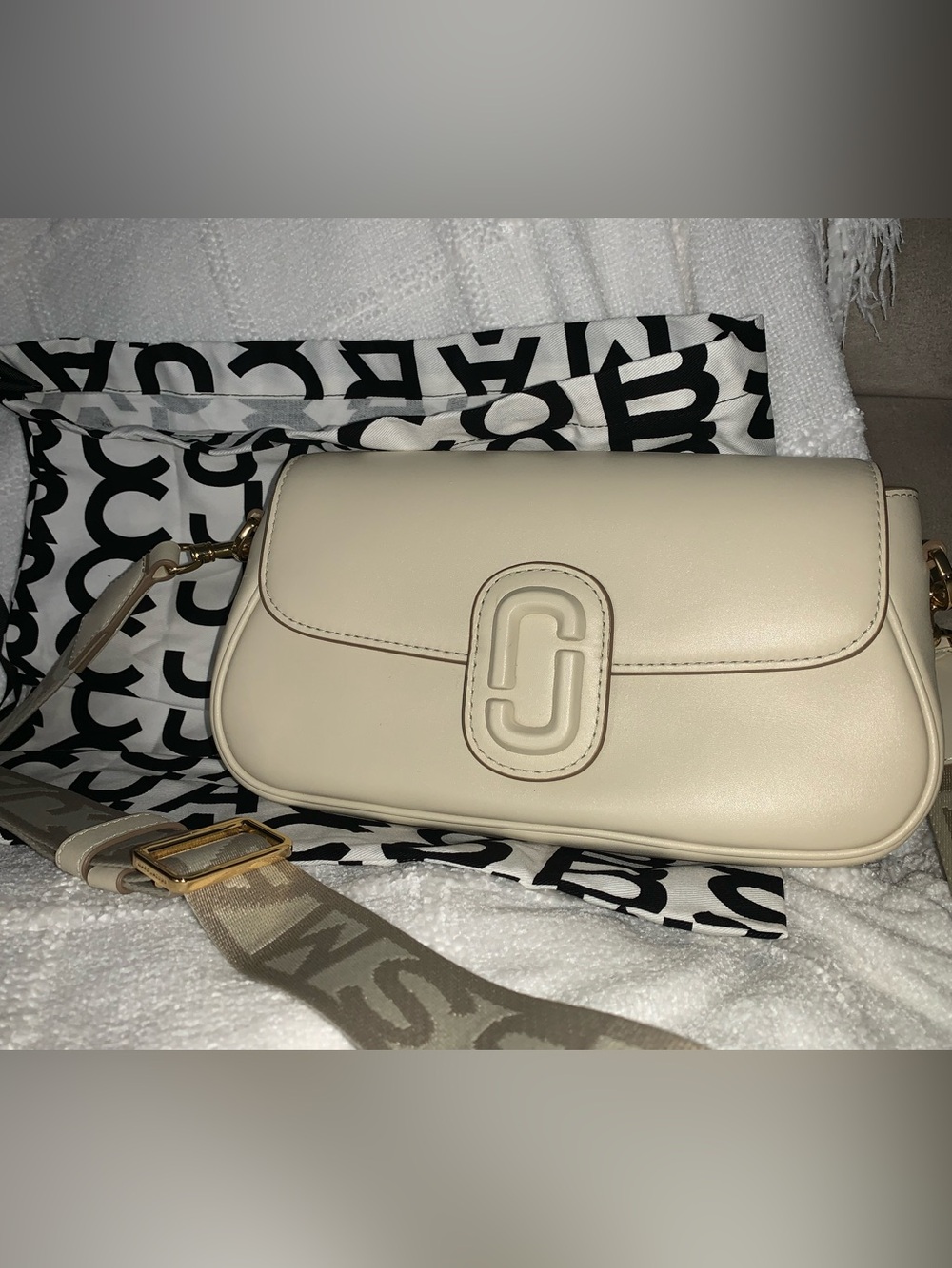 Marc Jacobs Cream Crossbody Shoulder Bag with Logo Plaque